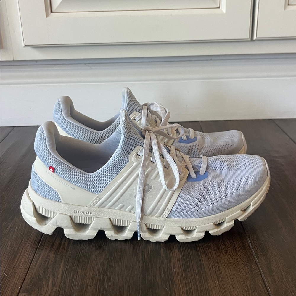 Like New! On Cloudswift Sneakers - Picture 6 of 10